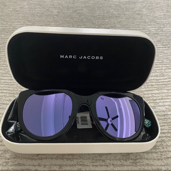 Marc Jacobs Accessories - NWT Marc Jacobs cat-eye sunglasses
